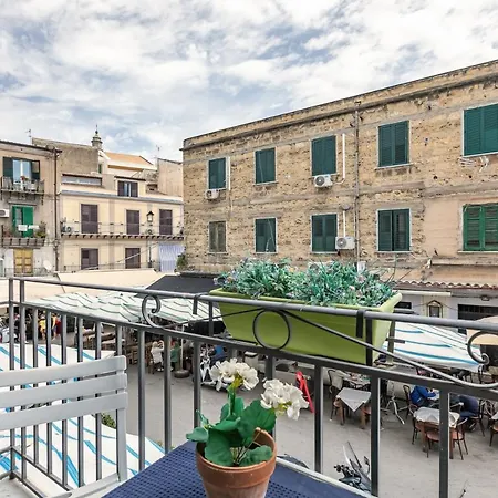 GuestHost - Suite Kemonia - Ballarò Superior Apartment-2